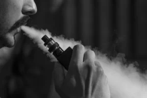 Les meilleurs kits e-cigarette pour arrêter de fumer